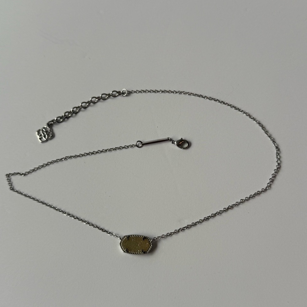 Kendra Scott Gold and Silver Necklace Elegant Design